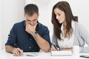 Couple-calculating-budget.jpg