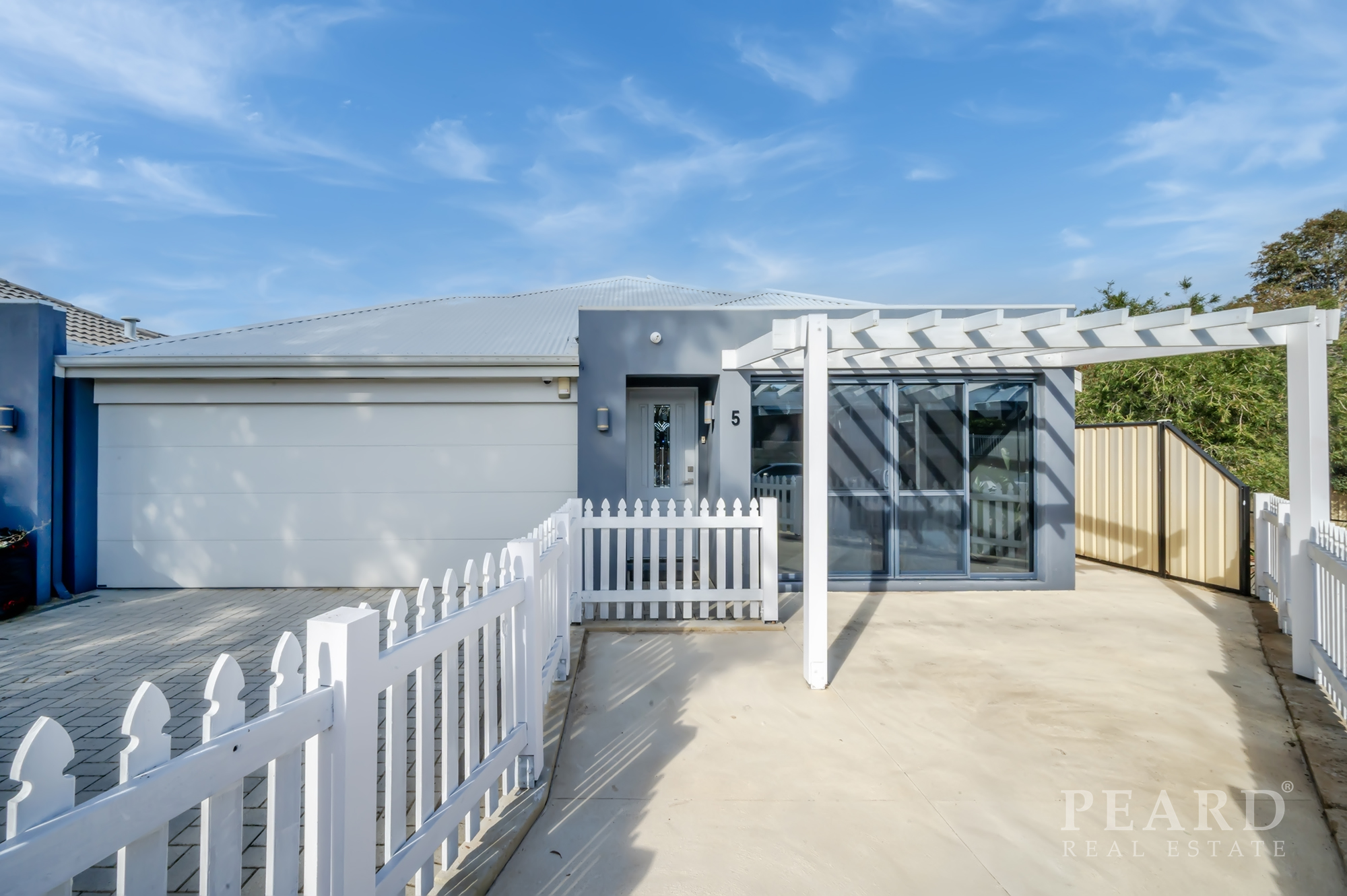 Reno’d Kitchen & Bathrooms, Quiet Parkside Outlook