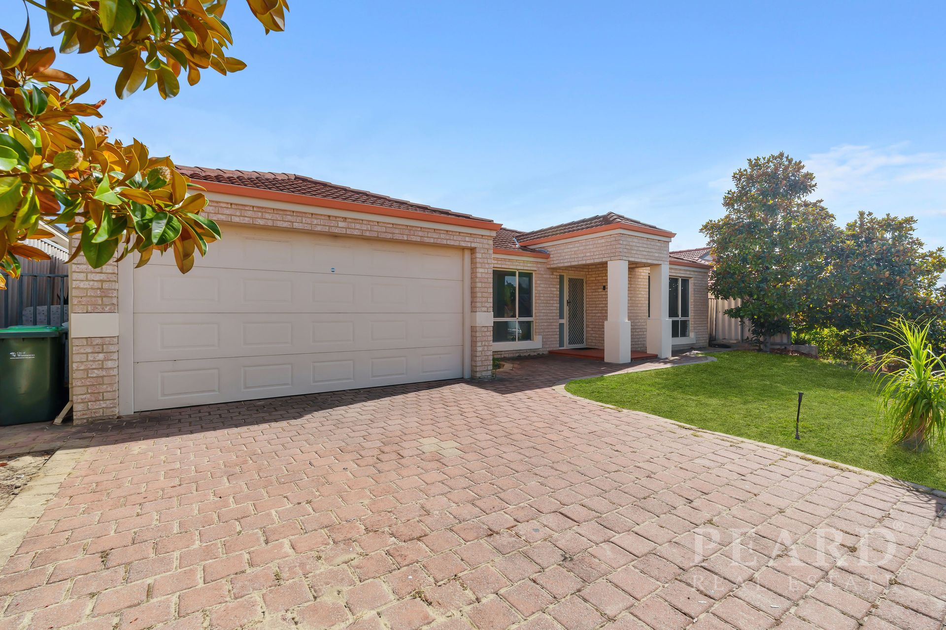 Spacious Family Home in Prime Alexander Heights Location!