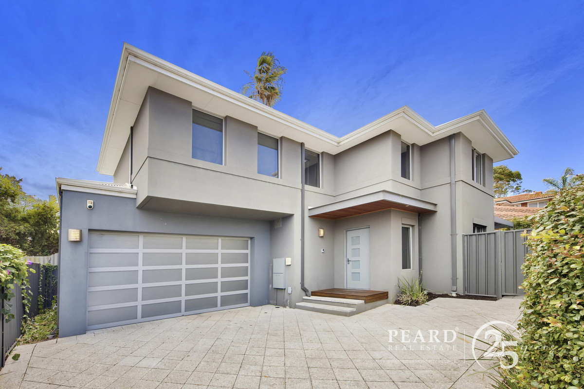 Stunning 2-storey townhouse in the heart of Scarborough