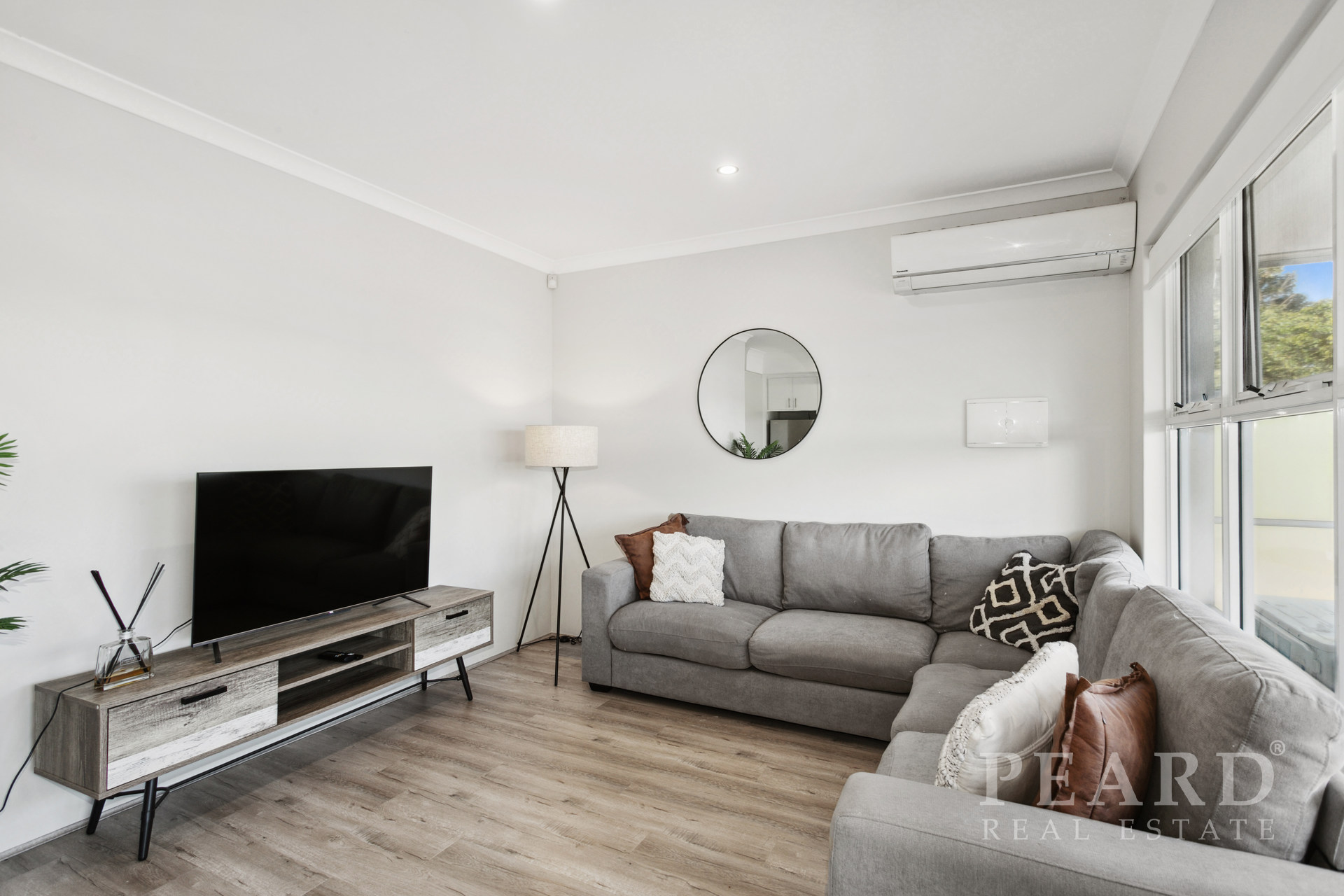 4/4 Barnes Street, Innaloo - Image 1